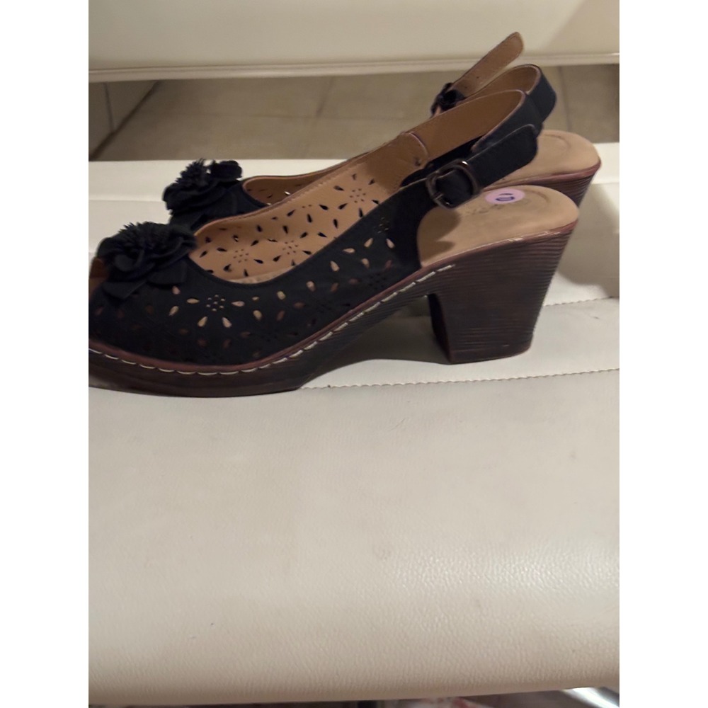 Patrizia by Spring Step Womens Black Laser Cut Floral Peep Toe Sandals Size 10